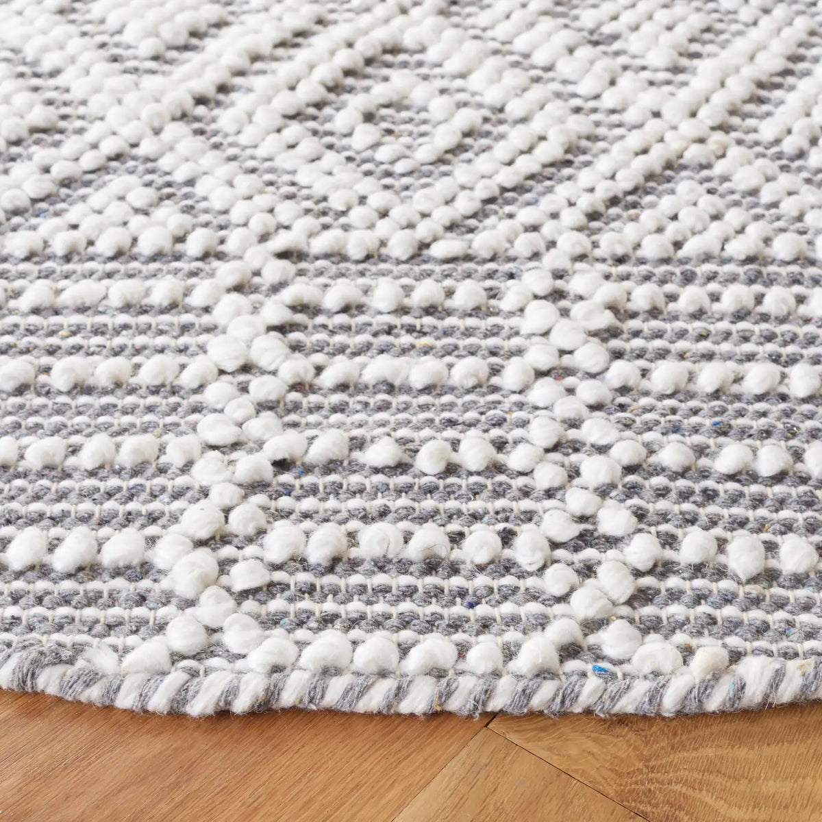 Safavieh Casablanca 6'-0" x 6'-0" Rug in Grey / Ivory