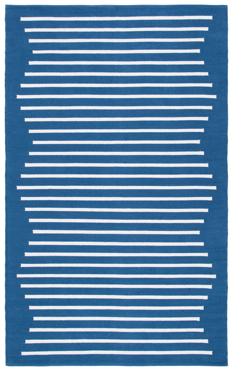 Safavieh Montauk 4'-0" x 6'-0" Rug in Navy / Ivory