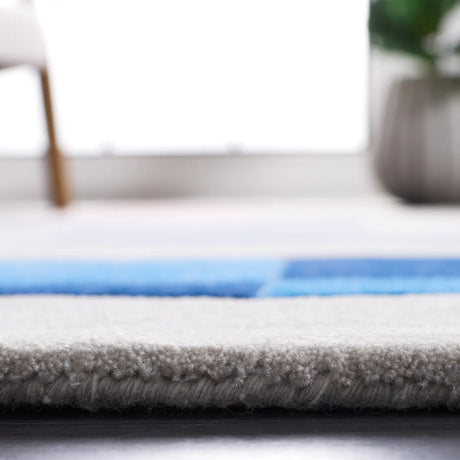 Safavieh Fifth Avenue 5'-0" x 8'-0" Rug in Grey / Blue
