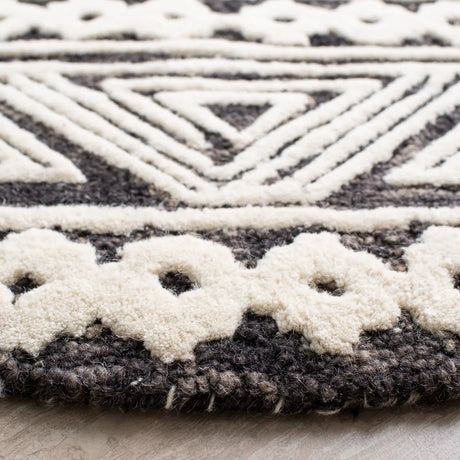 Safavieh Abstract 6'-0" x 6'-0" Rug in Ivory / Grey