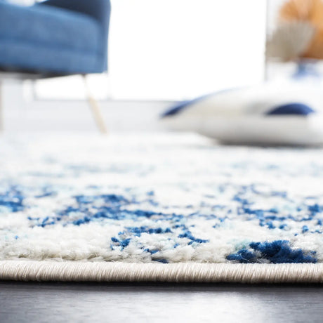 Safavieh Tulum 4'-0" x 6'-0" Rug in Ivory / Blue
