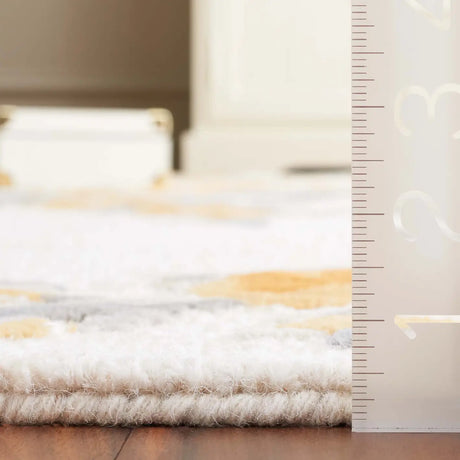 Safavieh Jardin 4'-0" x 6'-0" Rug in Ivory / Gold