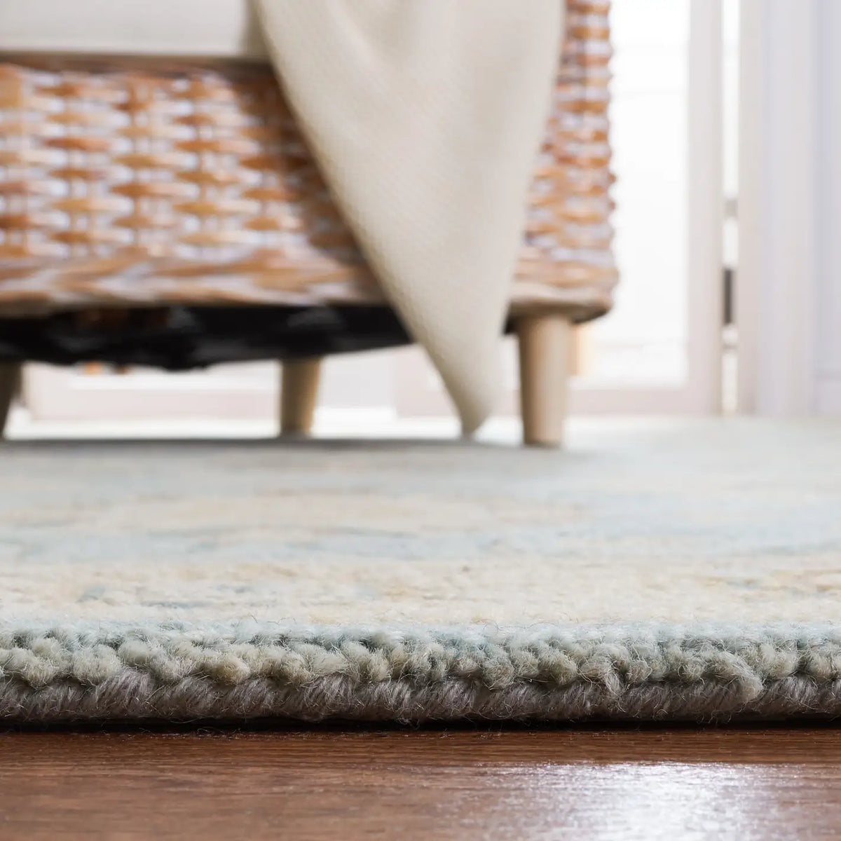 Safavieh Blossom 5'-0" x 8'-0" Rug in Grey / Multi