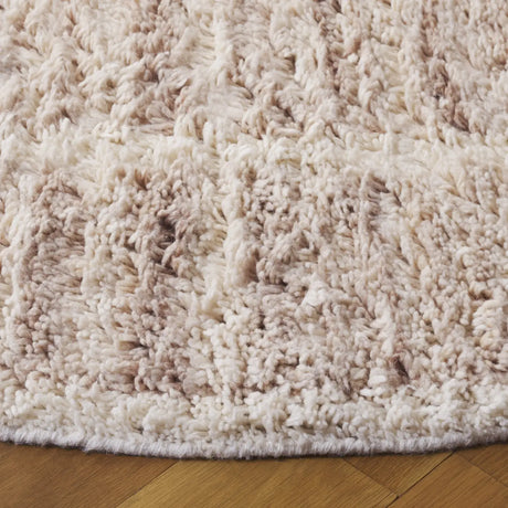 Safavieh Vermont 6'-0" x 6'-0" Rug in Beige / Ivory