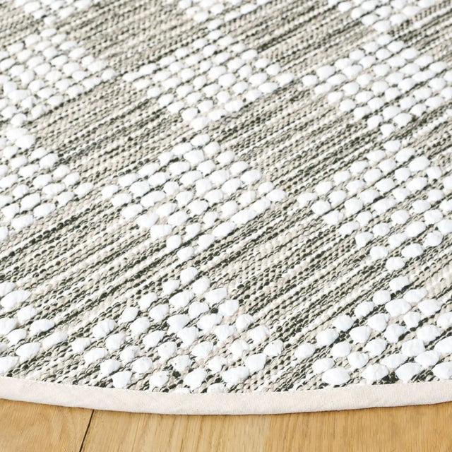 Safavieh Montauk 6'-0" x 6'-0" Rug in Green / Ivory