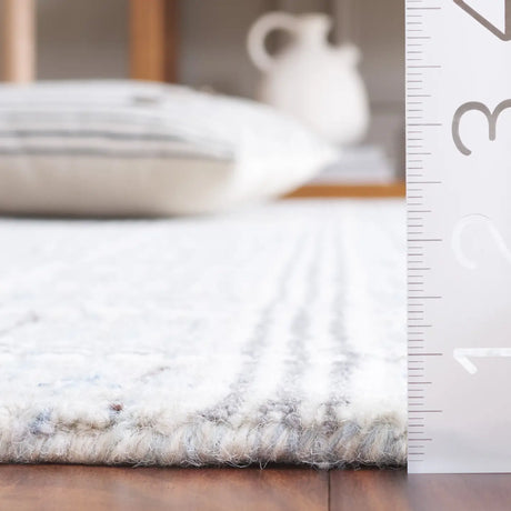 Safavieh Ebony 4'-0" x 6'-0" Rug in Blue / Grey