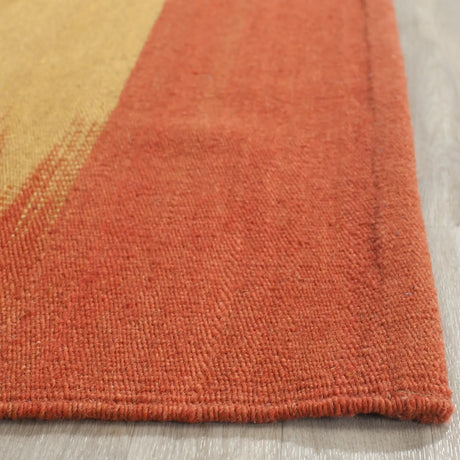 Safavieh Kilim 4'-0" x 6'-0" Rug in Rust