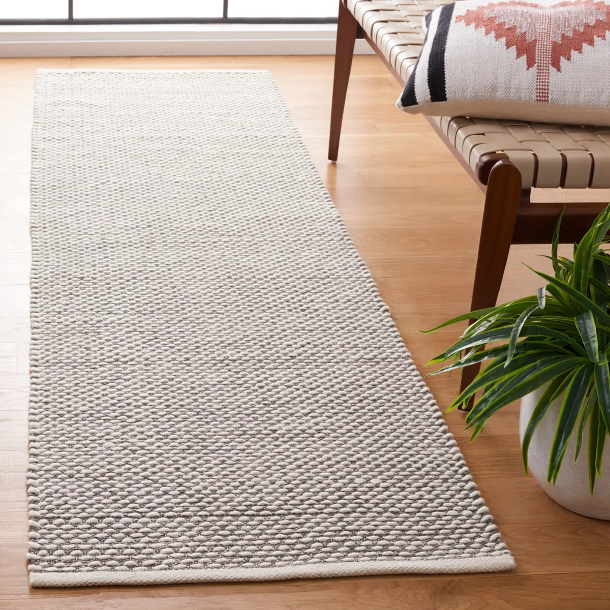 Safavieh Vermont 2'-3" x 8'-0" Rug in Grey