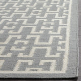 Safavieh Dhurries 4'-0" x 6'-0" Rug in Soft Grey / Ivory