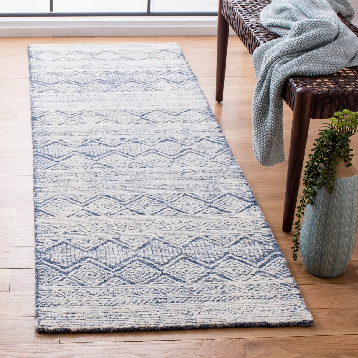Safavieh Abstract 2'-3" x 8'-0" Rug in Blue / Ivory