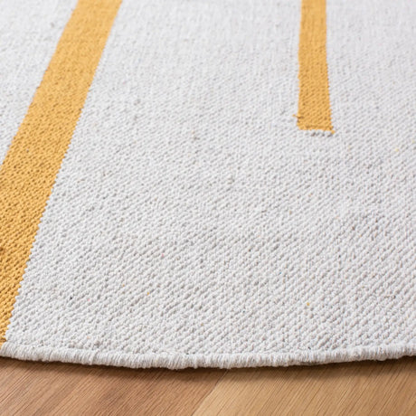 Safavieh Montauk 6'-0" x 6'-0" Rug in Ivory / Gold