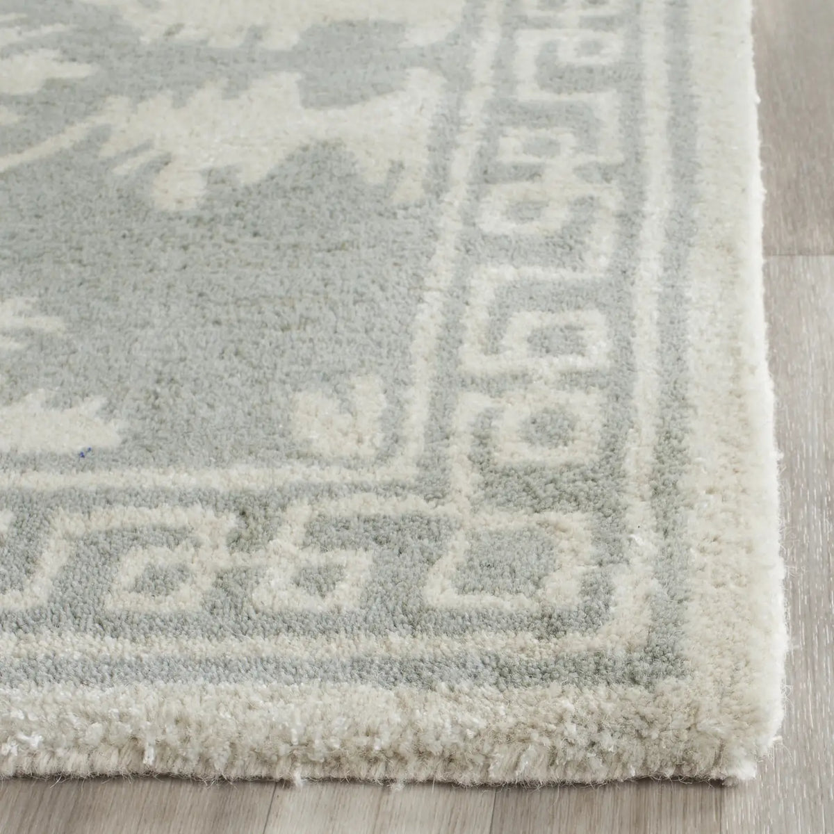 Safavieh Bella 2'-3" x 7'-0" Rug in Grey / Ivory