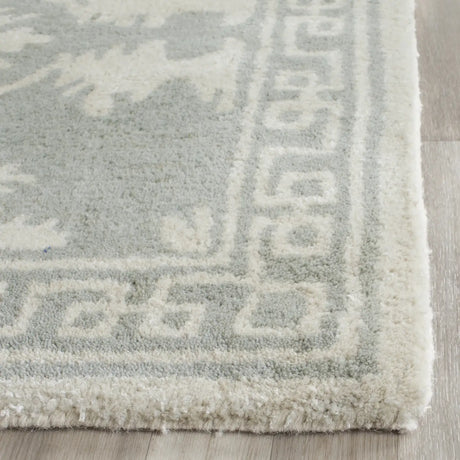 Safavieh Bella 2'-3" x 7'-0" Rug in Grey / Ivory