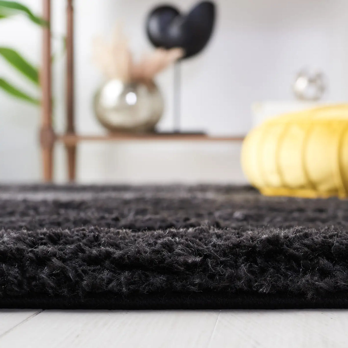 Safavieh Hi-Lo Shag 4'-0" x 6'-0" Rug in Black
