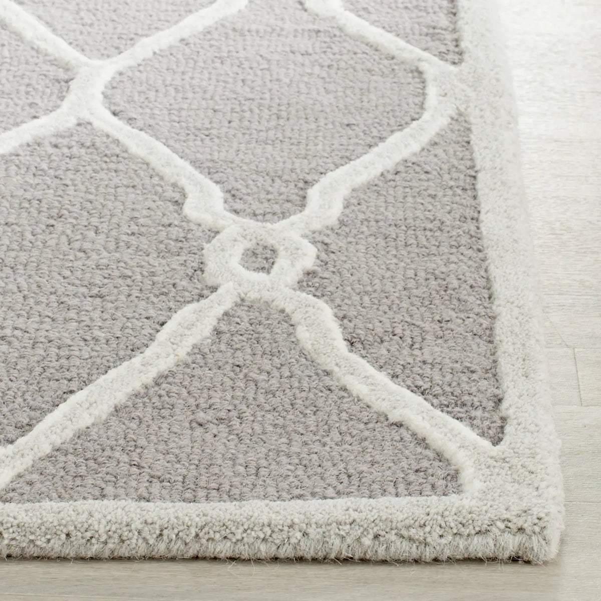 Safavieh Cambridge 2'-6" x 10'-0" Rug in Dark Grey / Ivory