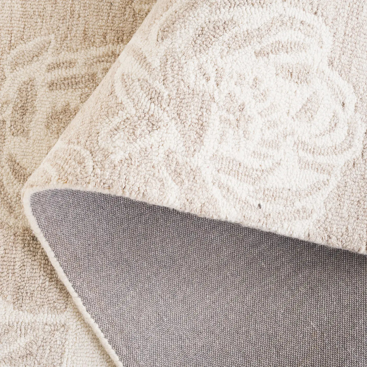 Safavieh Jardin 4'-0" x 6'-0" Rug in Ivory / Beige