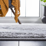 Safavieh Craft 4'-0" x 6'-0" Rug in Grey / Silver