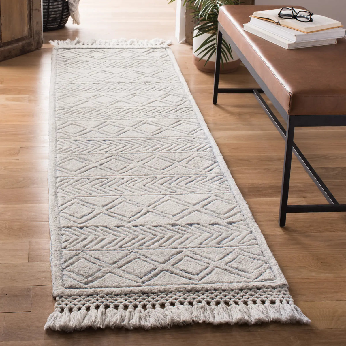 Safavieh Casablanca 2'-3" x 8'-0" Rug in Ivory / Blue