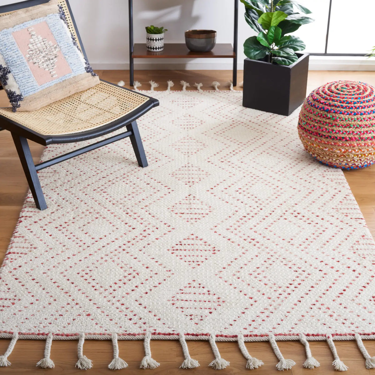 Safavieh Natura 4'-0" x 6'-0" Rug in Ivory / Red