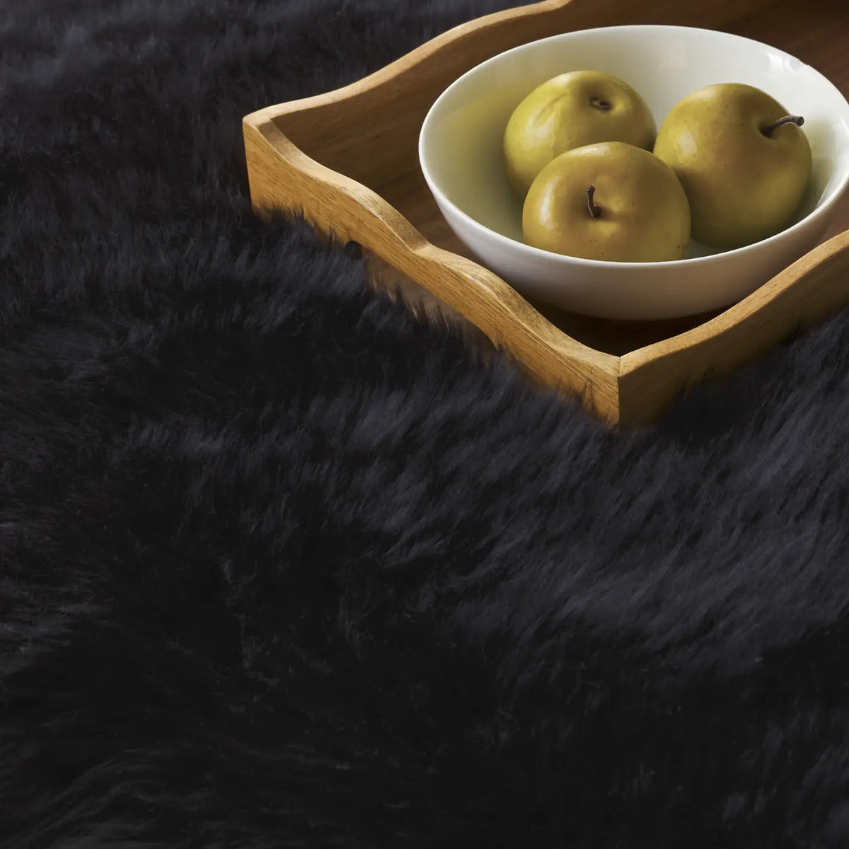 Safavieh Sheep Skin 2'-0" x 3'-0" Rug in Midnight Black