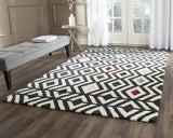 Safavieh Soho 5'-0" x 8'-0" Rug in Beige / Charcoal
