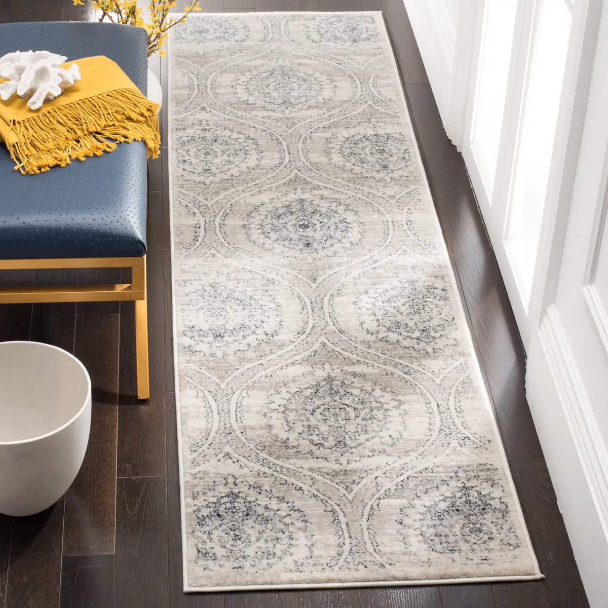 Safavieh Carnegie 2'-3" x 8'-0" Rug in Light Grey / Cream