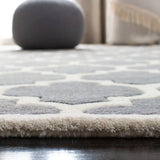 Safavieh Chatham 5'-0" x 8'-0" Rug in Dark Grey / Ivory