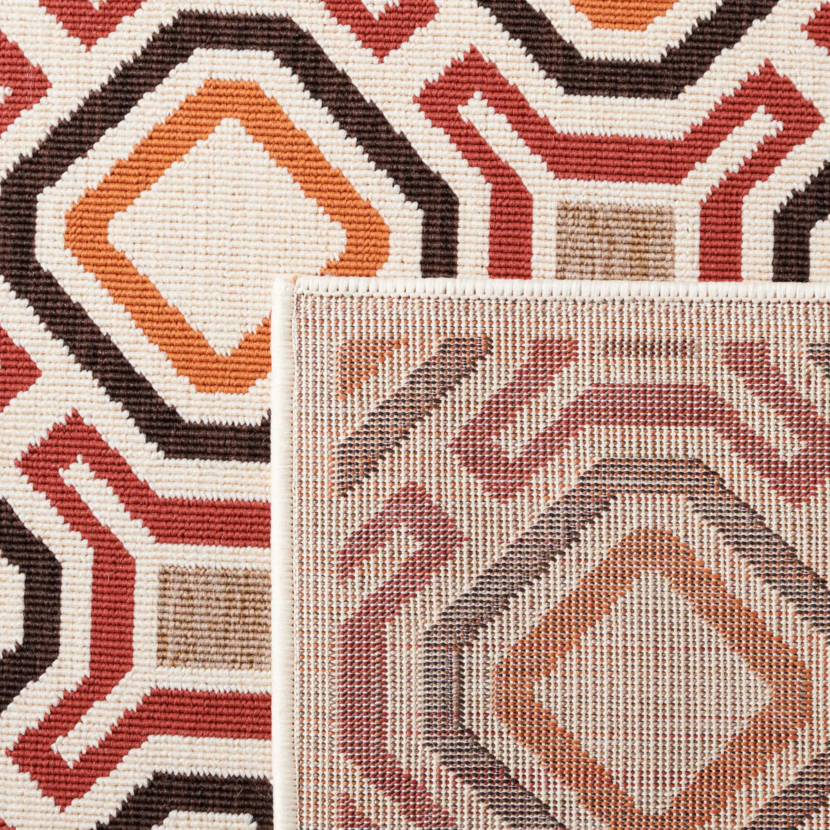 Safavieh Veranda 4'-0" x 5'-7" Rug in Creme / Red