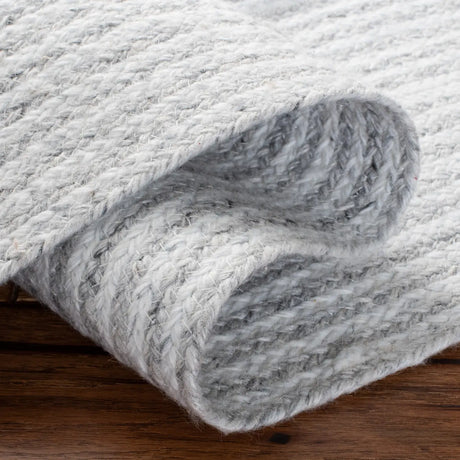 Safavieh Cape Cod 4'-0" x 6'-0" Rug in Grey / Ivory
