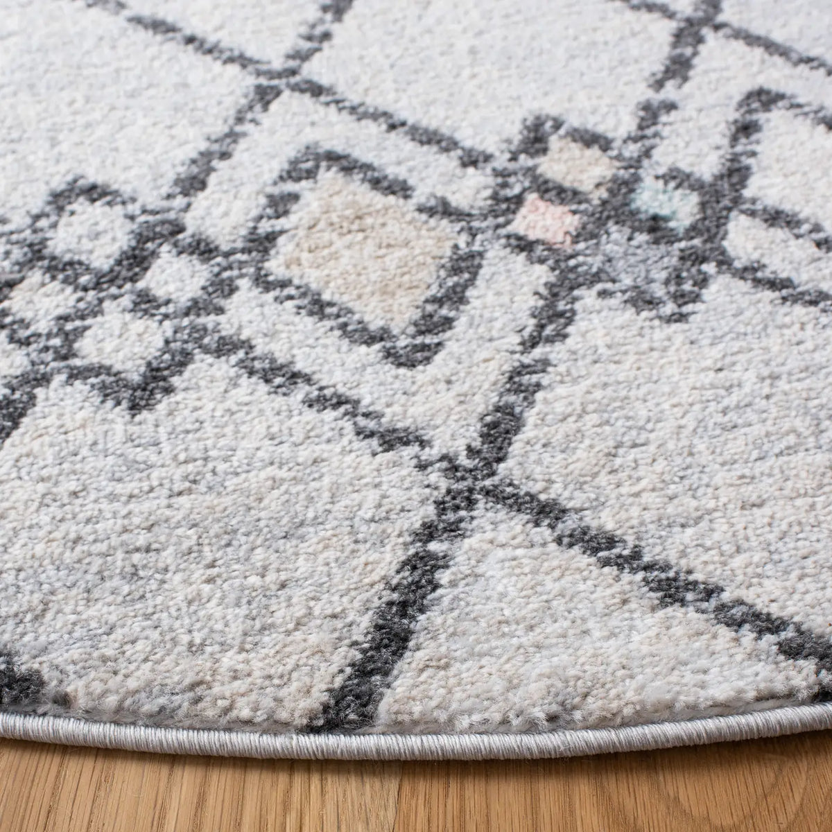 Safavieh Amsterdam 6'-7" x 6'-7" Rug in Grey / Ivory