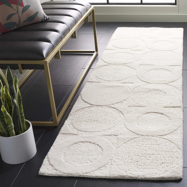 Safavieh Soho 2'-3" x 8'-0" Rug in Beige / Ivory