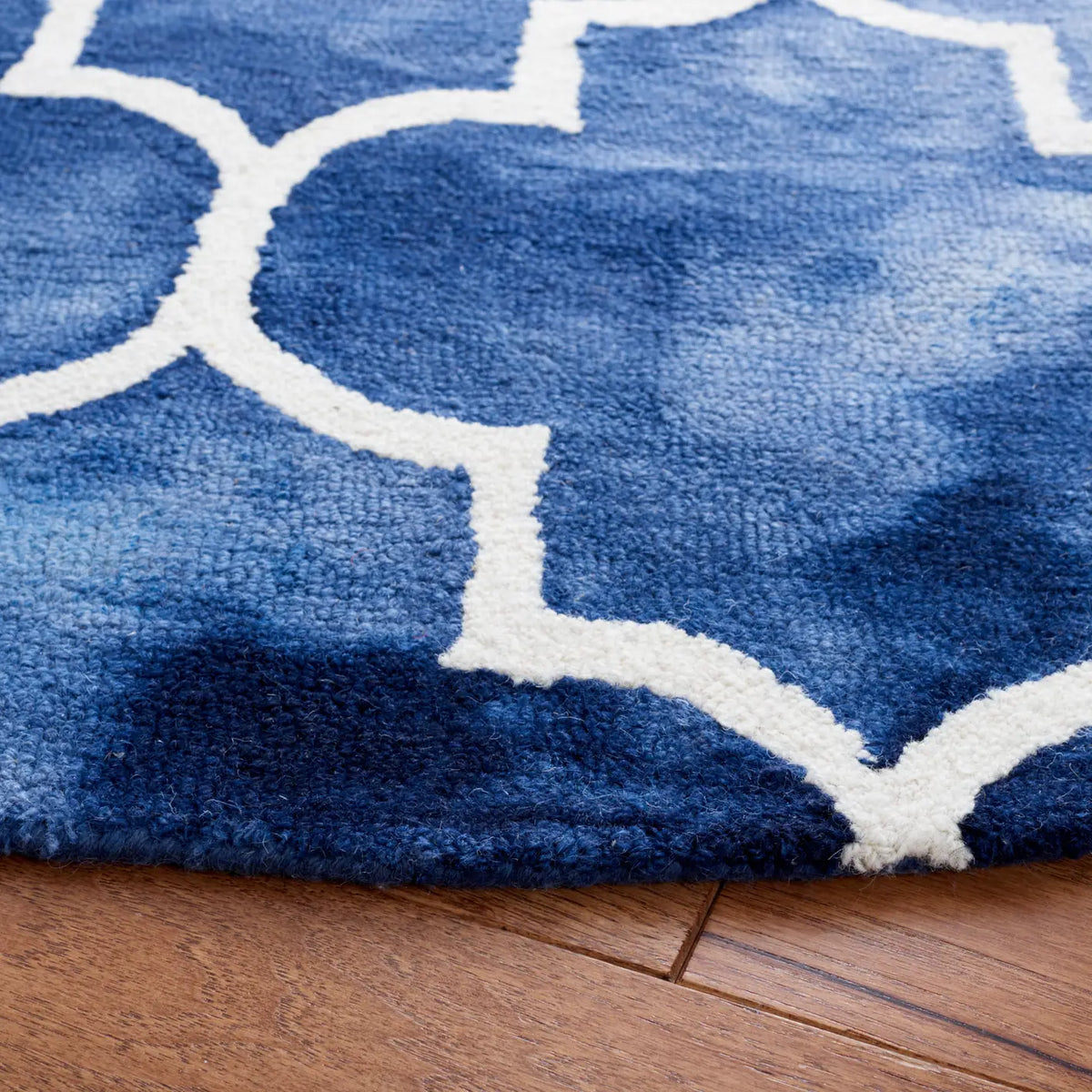 Safavieh Dip Dye 7'-0" x 7'-0" Rug in Navy / Ivory