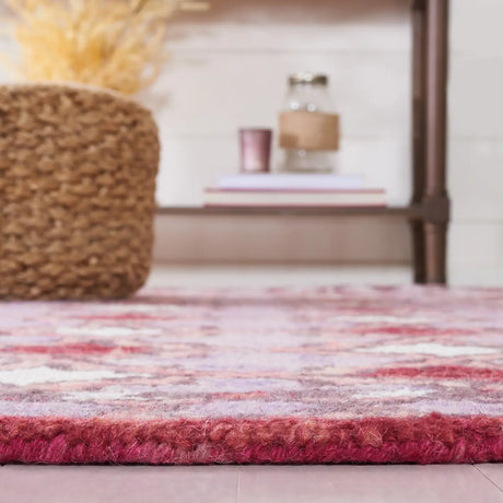 Safavieh Aspen 4'-0" x 6'-0" Rug in Red / Pink