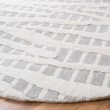 Safavieh Manhattan 6'-0" x 6'-0" Rug in Grey / Ivory