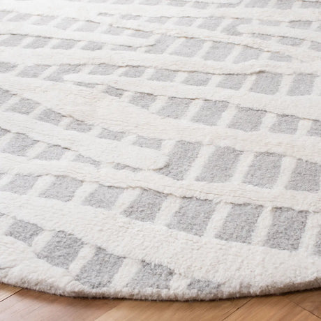 Safavieh Manhattan 6'-0" x 6'-0" Rug in Grey / Ivory