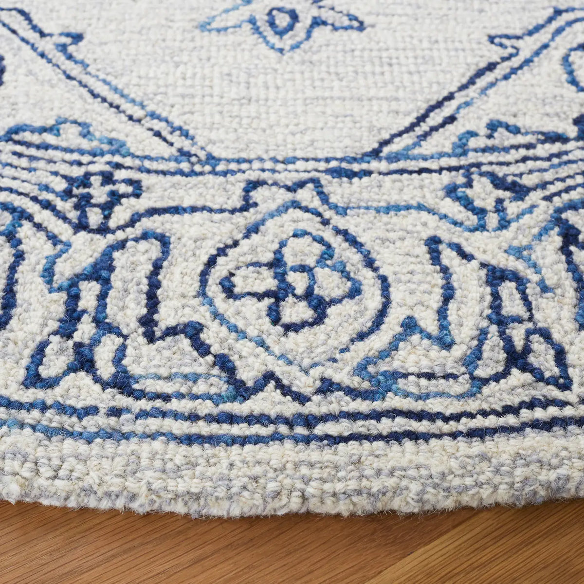 Safavieh Micro-Loop 5'-0" x 5'-0" Rug in Ivory / Blue