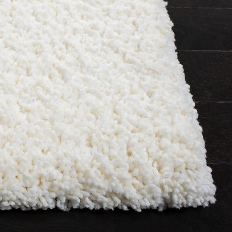 Safavieh Ultimate Shag 4'-0" x 6'-0" Rug in Ivory