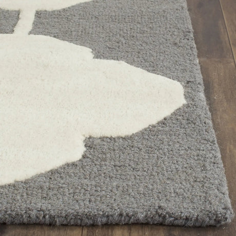 Safavieh Cambridge 4'-0" x 6'-0" Rug in Dark Grey / Ivory