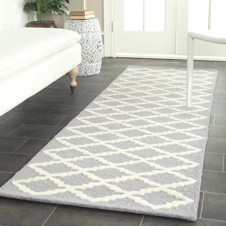 Safavieh Cambridge 2'-6" x 10'-0" Rug in Silver / Ivory