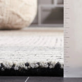 Safavieh Fifth Avenue 5'-0" x 8'-0" Rug in Ivory / Grey