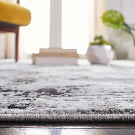 Safavieh Amelia 4'-5" x 6'-5" Rug in Grey / Gold