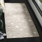 Safavieh Montauk 2'-3" x 7'-0" Rug in Beige / Ivory