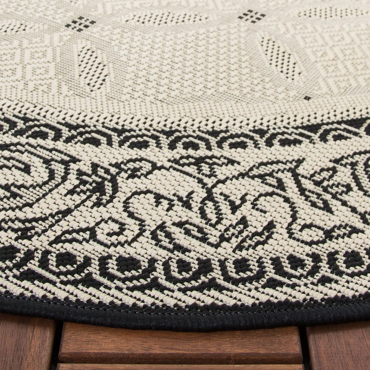 Safavieh Courtyard 5'-3" x 5'-3" Rug in Sand / Black