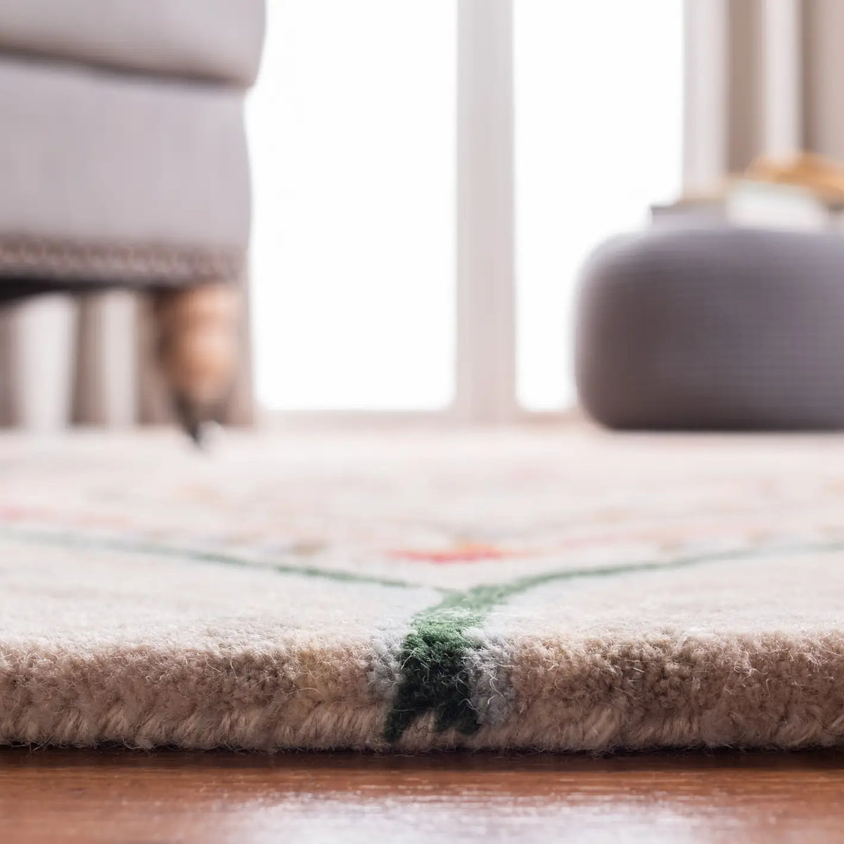 Safavieh Bella 4'-0" x 6'-0" Rug in Beige / Blue