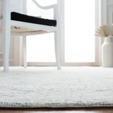 Safavieh Metro 4'-0" x 6'-0" Rug in Natural / Light Grey