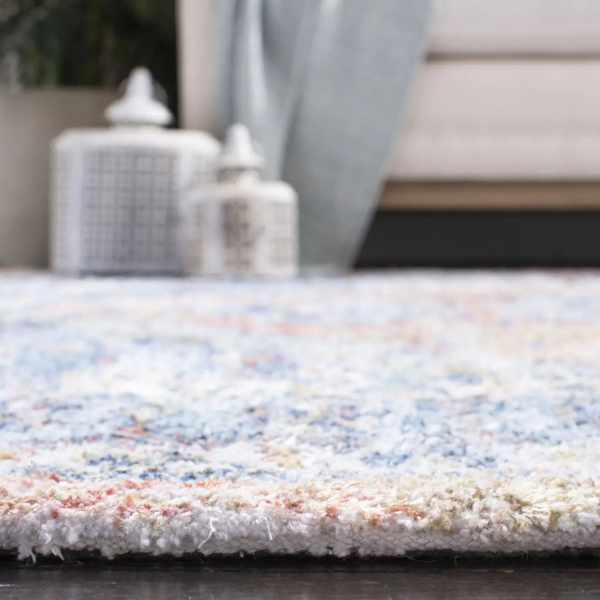 Safavieh Saffron 4'-0" x 6'-0" Rug in Blue / Rust