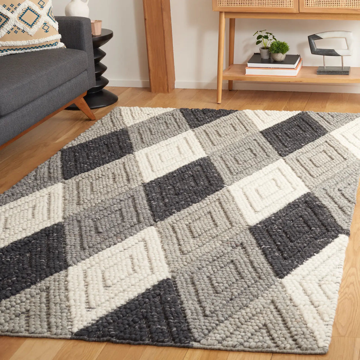 Safavieh Natura 5'-0" x 8'-0" Rug in Anthracite