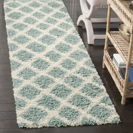 Safavieh Sgd-Dallas Shag 2'-3" x 8'-0" Rug in Seafoam / Ivory