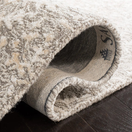 Safavieh Glamour 5'-0" x 8'-0" Rug in Grey / Ivory