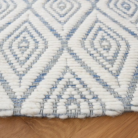 Safavieh Marbella 6'-0" x 6'-0" Rug in Blue / Ivory